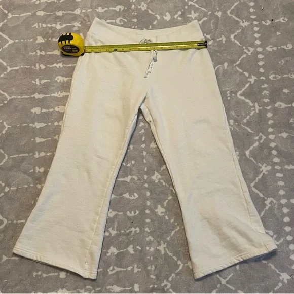 Women’s Brandy Melville white capri sweat pants size Medium - Picture 3 of 4